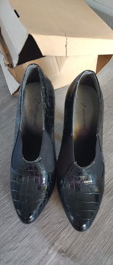 new ankle shoes size 3