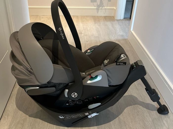 Cybex Cloud Z i-Size Infant Car Seat + Base Z2 (Platinum Line)