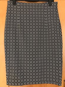 Size 14 Ladies Black Patterned Skirt by Peruzzi