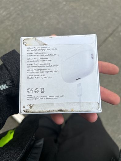 AirPods Pro mag charging case like new in box