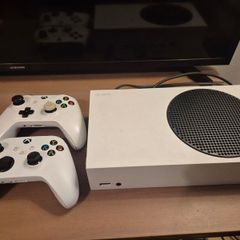 XBOX Series S 500gb, 2 controllers
