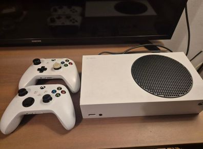 XBOX Series S 500gb, 2 controllers