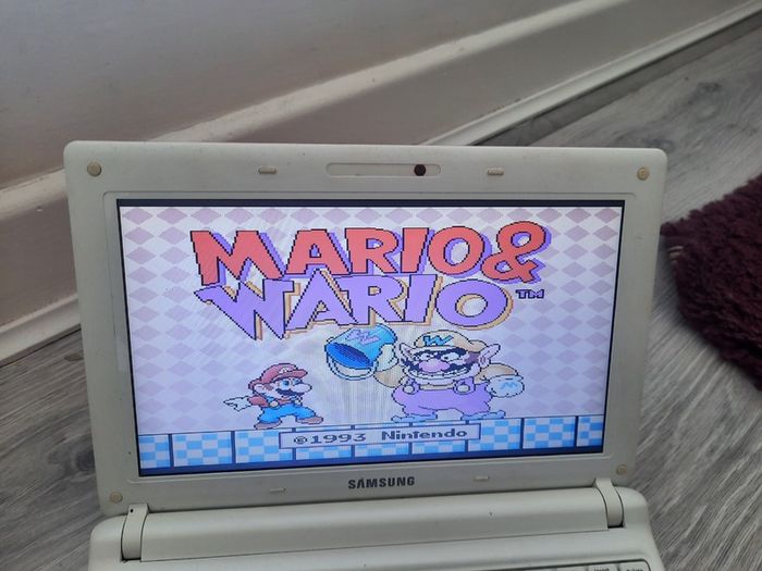 Samsung netbook with Retro gaming Operating system