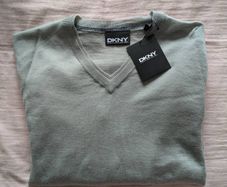 Men's DKNY v-neck jumper brand new