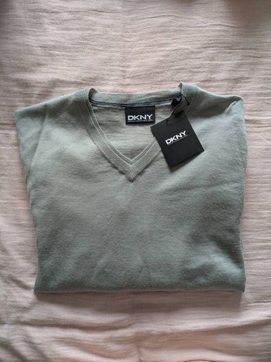 Men's DKNY v-neck jumper brand new