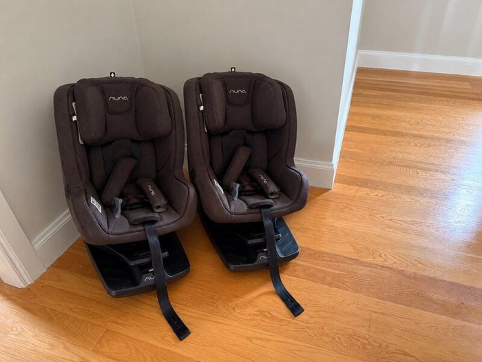 2 Child car seats
