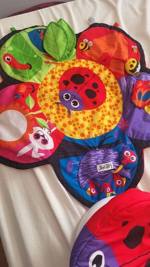 baby lamaze tummy time