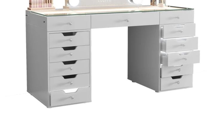 hollywood make up table