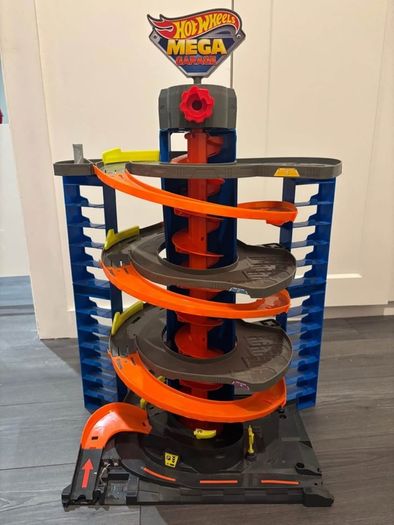 Hot Wheels Garage