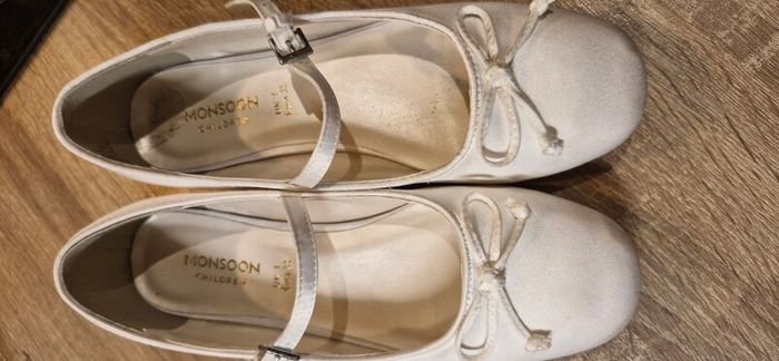 monsoon ivory shoes size 1