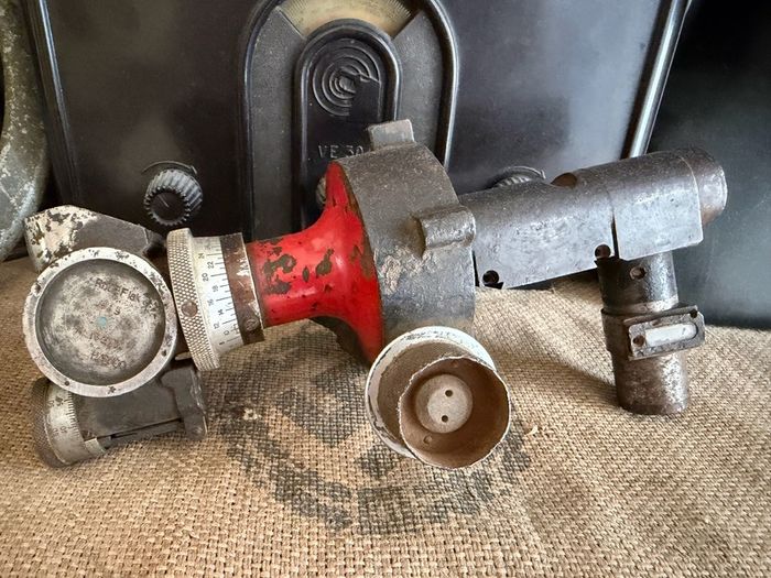 Ww2 artillery sight flak 88 and traversing crank for the German flak
