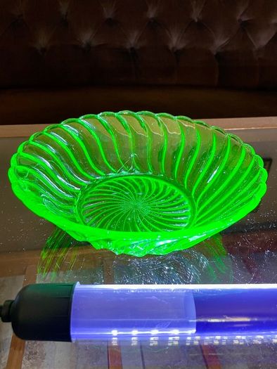 Uranium Green Vintage Glass Carnival Serving Bowl by Bagley UK