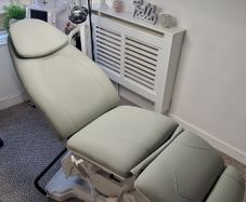 Electric Rotating Cosmetic/Beauty Chair (3 Motors)