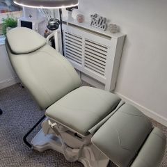 Electric Rotating Cosmetic/Beauty Chair (3 Motors)