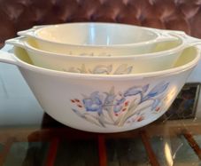 Vintage Pyrex England Blue Iris Flower Casserole Mixing Nesting Bowl Set