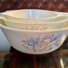 Vintage Pyrex England Blue Iris Flower Casserole Mixing Nesting Bowl Set