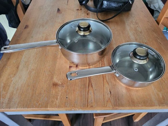 Pair of stainless steel pots
