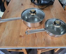 Pair of stainless steel pots