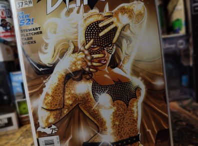 Batgirl ! Issue #37 ! 1st Appearance of Dagger Type ! 2015 ! by DC Comics !