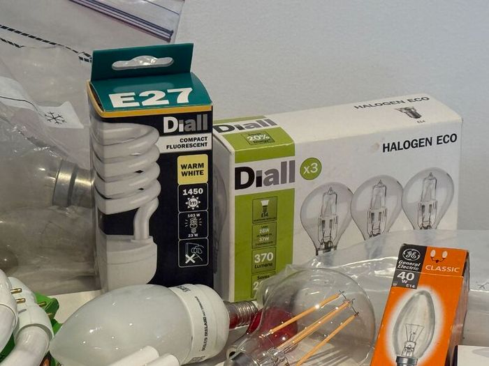 Large Selection of Light Bulbs