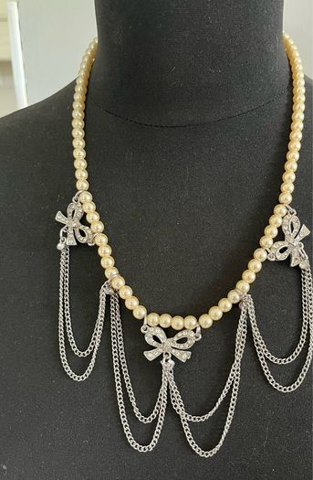 pearl necklace
