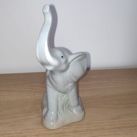 Porcelanas M.Requena Valencia Spain grey Elephant figurine