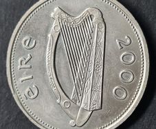 Excellent Ireland 1 Pound Millennium 2000 Coin