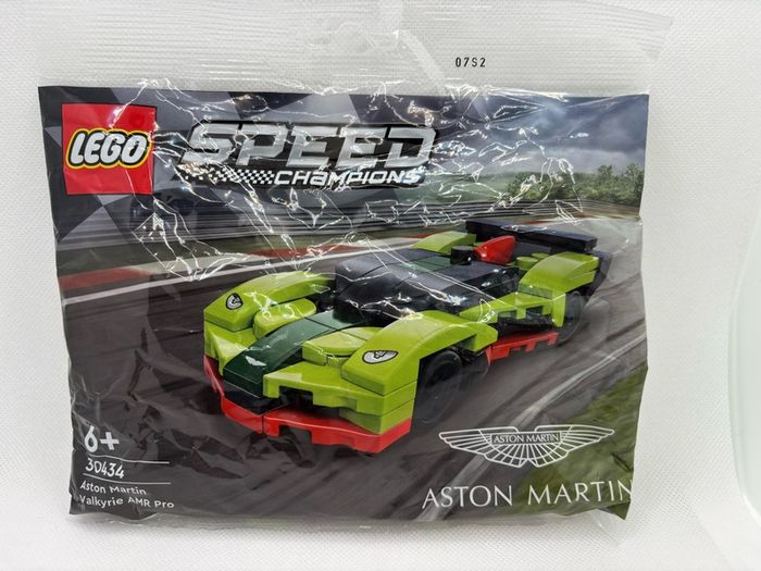 Lego 30434 Speed Champions Aston Martin Valkyrie AMR Pro