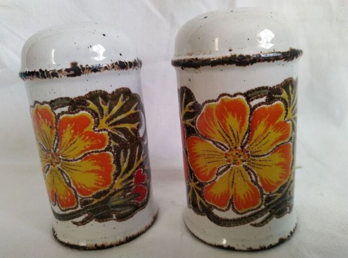 Midwinter , salt & pepper shakers, Stonehenge, Nasturtium, 1970s pottery, 1970s tablewear