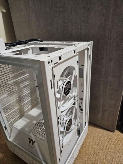 Thermaltake Tower 200 MATX / ITX PC case