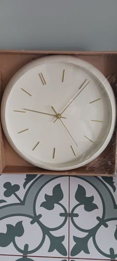 Cream clock