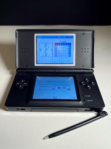 Nintendo DS Lite (Flickering Top Screen) Plus Games and Accessories