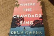 Paperback book, Where the crawdads sing, Delia Owens