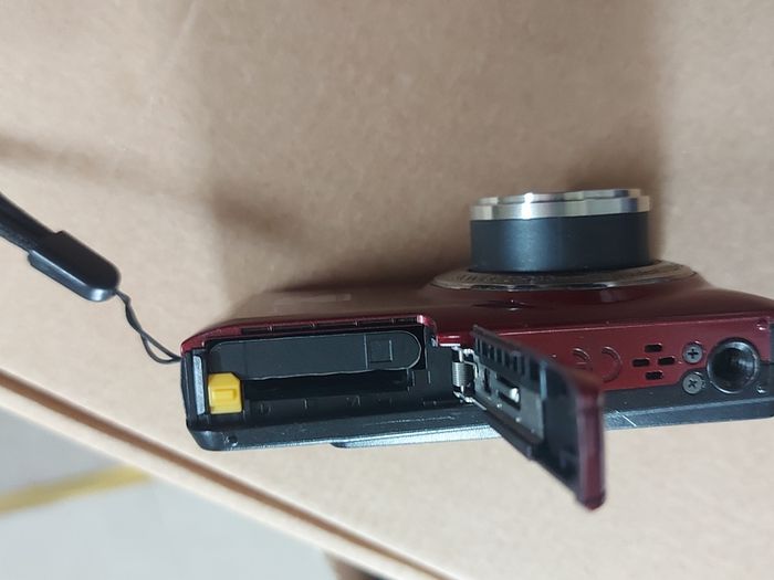 KODAK PIXPRO Digital Camera, Model FZ55, 16 megapixel, 5 x Zoom, in very good condition, but issue with Lens not retracting when turned off