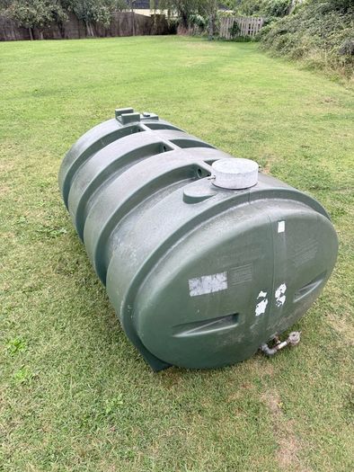 Oil tank