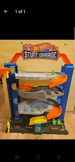 Hot Wheels Track & Stunt Garage