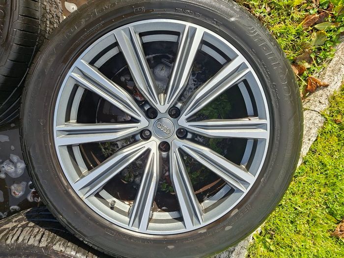 21" Genuine Audi Q8 S Line Alloys with tyres