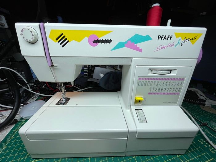 PFAFF Stretch & Jeans Sewing Machine - Just Serviced - Like new!