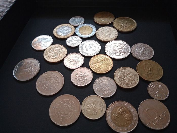 Collection of 23 international coins