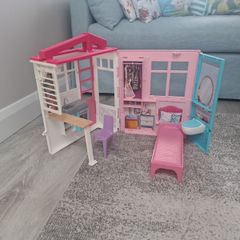 Barbie doll house