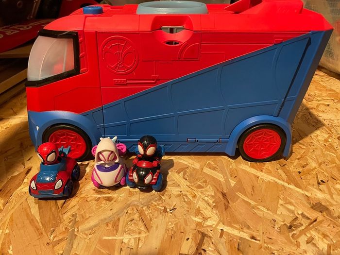 Marvel's Spidey and his Amazing Friends Spidey Transporter