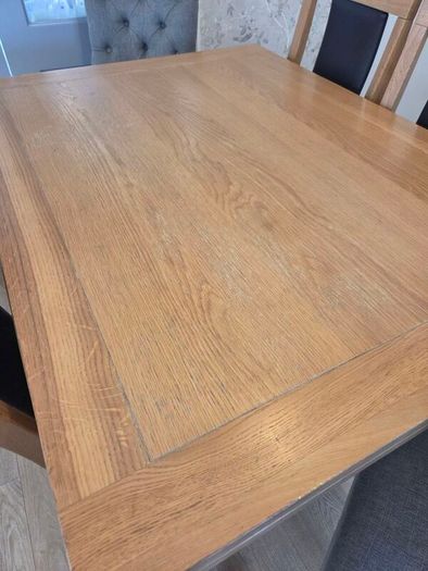 Extendable Dining table and chairs