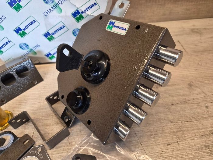 Mottura Heavy Duty 4 Pin Lock inc 4 Keys