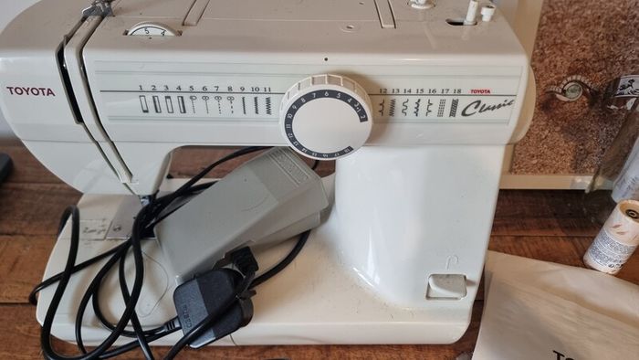 Vintage Toyota Classic RS2000 CSDU Series Sewing Craft