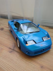 Bburago Bugatti EB110 (1991) Blue - 1:18 Scale Diecast Model Car