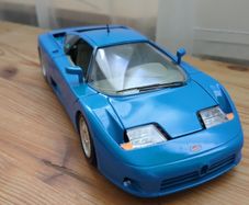 Bburago Bugatti EB110 (1991) Blue - 1:18 Scale Diecast Model Car