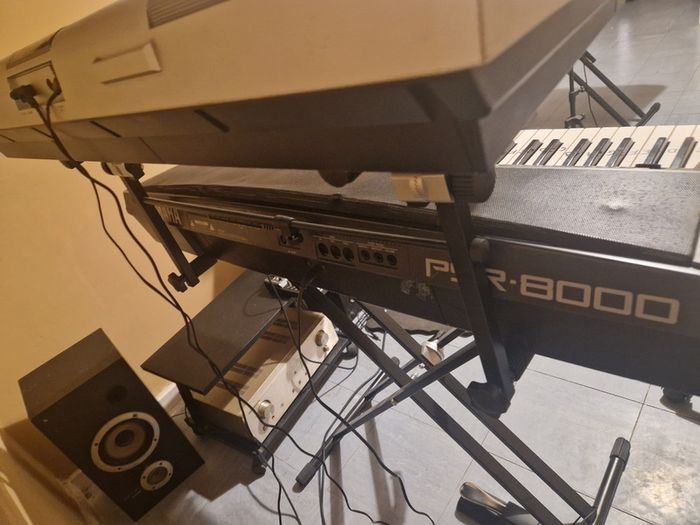 Yamaha PSR 8000 workstation keyboard