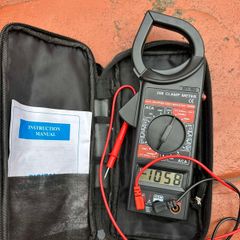 1000 volt clamp meter - new - 30 euro