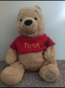 Official Disney Store Exclusive Winnie the Pooh Plush (42cm / 16.5 approximately)
