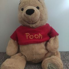Official Disney Store Exclusive Winnie the Pooh Plush (42cm / 16.5 approximately)